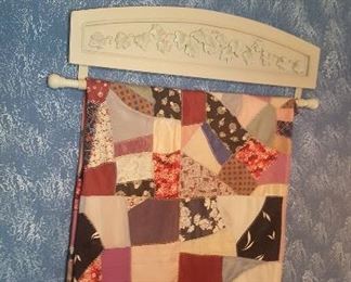 89.QUILT WALL HANGING $