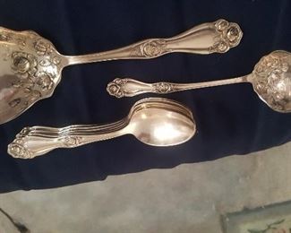 238.     6   SILVERPLATE SPOONS, 1 LARGE SERVING SPOON AND 1 SMALL SERVING SPOON $