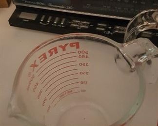 293.RED PYREX MEASURING CUP