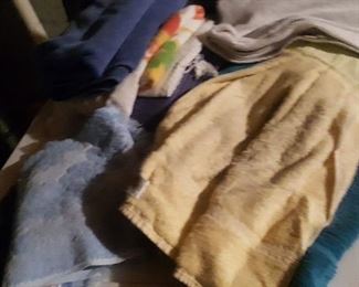 452.GROUP OF TOWELS 