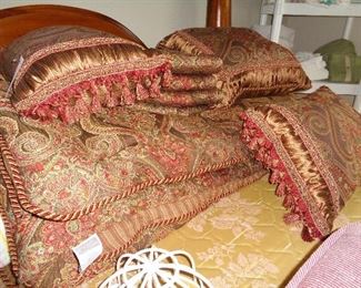 queen bed linens, nice