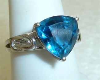 10k white gold ring with blue topaz trapezoid.  Size 7. 
 Gorgeous color.  $170