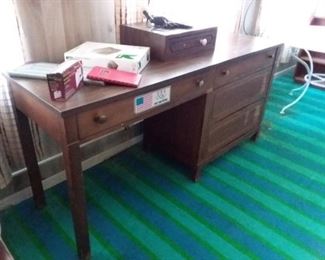 R Way Furniture Co Desk and Coffee Table