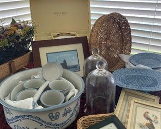 Louisville Stoneware Punch Bowl Set. 