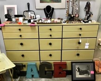Sweet chest of drawers/dresser