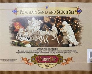 Grandeur Noel porcelain figurine set