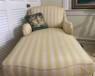 Vintage French Provincial Fainting couch/Chaise lounger