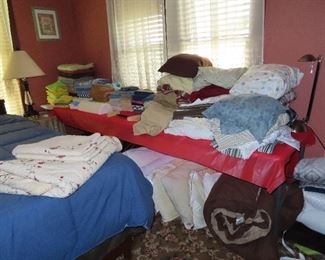 Towels - Sheets - Pillows - Bedspreads