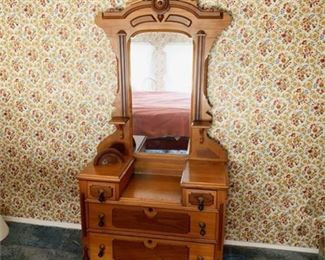 Lot 726
Eastlake Victorian 1800's Dresser Vanity