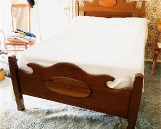 Lot 727
Eastlake Victorian Full Size Bed