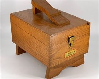 Lot 864
Griffin Shinemaster Shoe Shine Kit