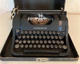 Lot 901
Antique Underwood Typewriter