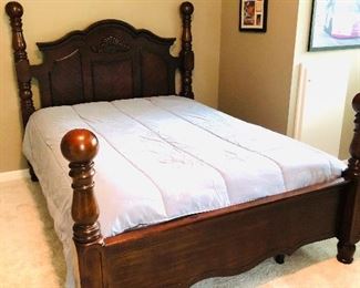 $225 - Queen cannonball bed
