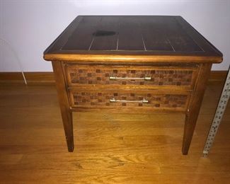 Mid Century Modern End Table $25.00 as is, please see photos  (Pick up Only)