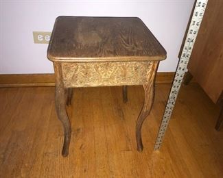 Accent table $10.00