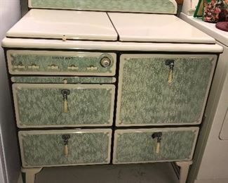 Detroit Jewel Stove $300.00 (pick up only)