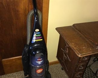 Vacuum, the latch to hold it upright is broken $14.00 (pick up only)