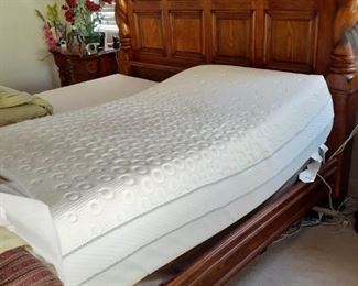 Split King Tempur-pedic Deluxe Massage adjustable mattress and frame
$3000 OBO