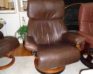 6 genuine brown leather stressless chairs w/ottoman & extra riser