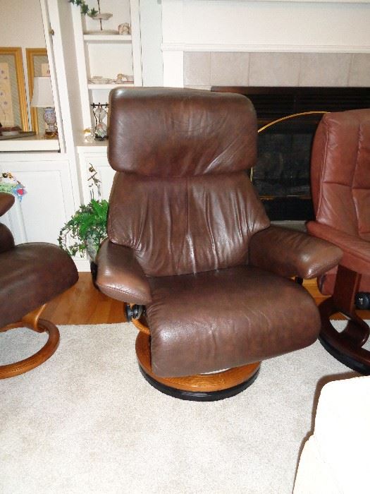 6 genuine brown leather stressless chairs w/ottoman & extra riser