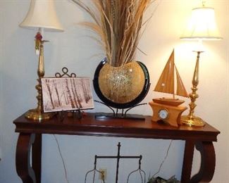 sofa/foyer table & decor