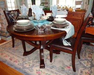 round dining table w/leaf & 4 chairs