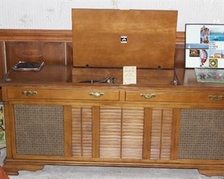 RCA Solid State Hi-fi. Works and sounds great!