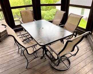 Tropitone Outdoor patio table and chairs