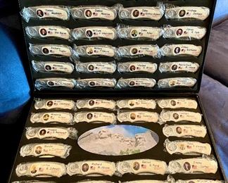Pocket knife set of the US Presidents with suitcase 