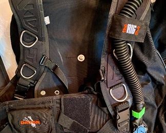 Scuba gear scuba diving gear BCDs, mask, fins, snorkel, scuba dive bags, regulators, scuba boots, dive knives