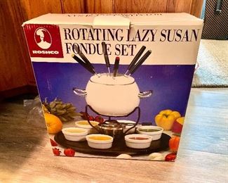 NEW lazy susan fondue set