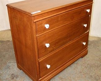 
Lot 1007
3 Drawer Solid Maple Low Chest

