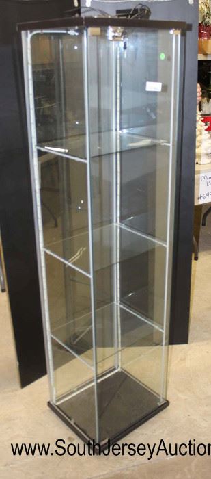 
Lot 1011
LED Lighted Display Case with Remote and Key
