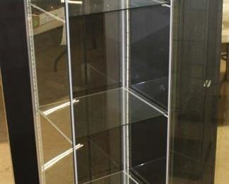 
Lot 1013
LED Lighted Display Case with Remote and Key
