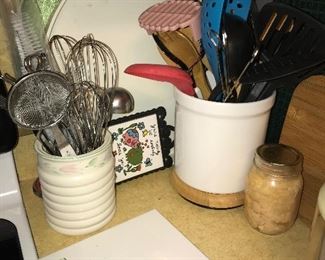 Miscellaneous kitchen utensils 