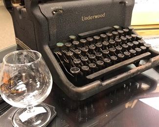 Underwood manual typewriter - Very Hemingway!