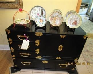 ASIAN CHEST AND COLLECTOR PLATES
