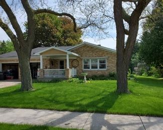 3 bedroom ranch located near the EAA grounds, all contents will be available for sale at the estate sale