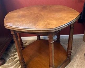 052 Wooden End Table 