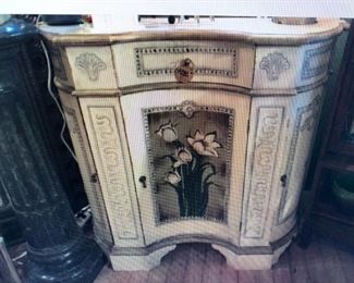 Decorative Serpentine Front Sideboard $280.00