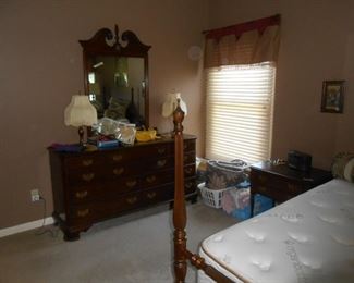 Ethan Allen - dove-tailed Dresser with mirror