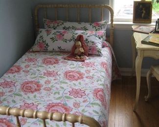 Vintage twin spool bed