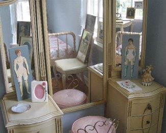 Antique vanity with 3-way mirror