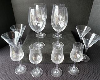 https://ctbids.com/#!/description/share/422396 Qty 12 Stölzle Lausitz Glassware. 4 Martini, 4 Brandy and 4 Wine Glasses.