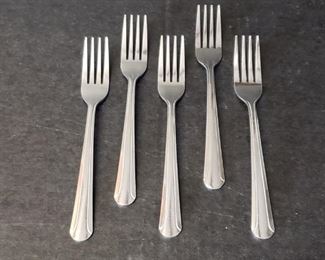 100 count Heavy Dominion Dinner Forks. Delco by Oneida. New in sleeves. https://ctbids.com/#!/description/share/422397