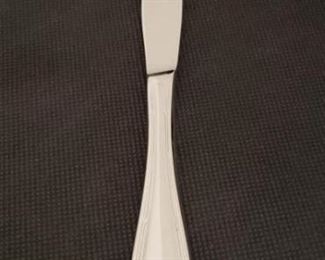 https://ctbids.com/#!/description/share/422484 Qty 6 Becket Table Knives By Oneida. "Upscale. Understated. Uncomplicated. A distinctive border of symmetric lines flow around Becket's teardrop shaped handle. This simple silverplated flatware design will complement any tablesetting, contemporary or traditional. Silverplate. Long lasting durability."