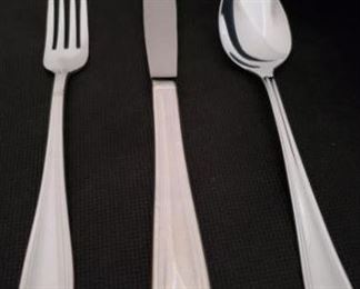 Qty 15 Oneida Forks, Spoons & Knives. 3 Forks, 6 Knives and 6 Spoons. https://ctbids.com/#!/description/share/422453