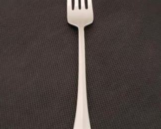 https://ctbids.com/#!/description/share/422475 12 Count: Oneida 18/10 Elegant Forks. Made out of 18/10 stainless steel, this flatware set is sturdy and durable.