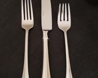 https://ctbids.com/#!/description/share/422402 Pattern is possibly Juilliard. Oneida Collection: 12 Forks, 12 Salad Forks, 12 Table Knives. "Classic Design is timeless, effortless, and is often imitated. Classic patterns offer balance and form, tactile pleasure, and harmonious lines. Classic tableware delivers refined style and lasting significance and worth." 