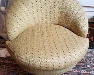 Lot 127 Contemporary Barrel Chair by Haverty's- Like New $150